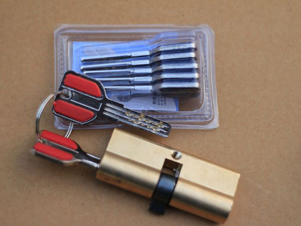 新建24小时上门开锁公司